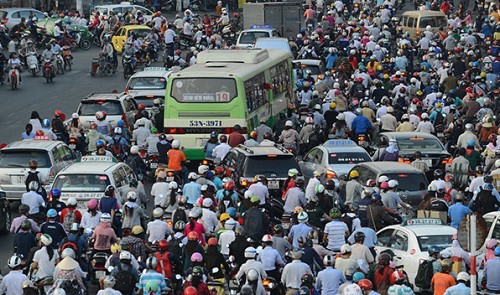 A mass of motorbikes in Ho Chi Minh City. www.gypsyat60.com